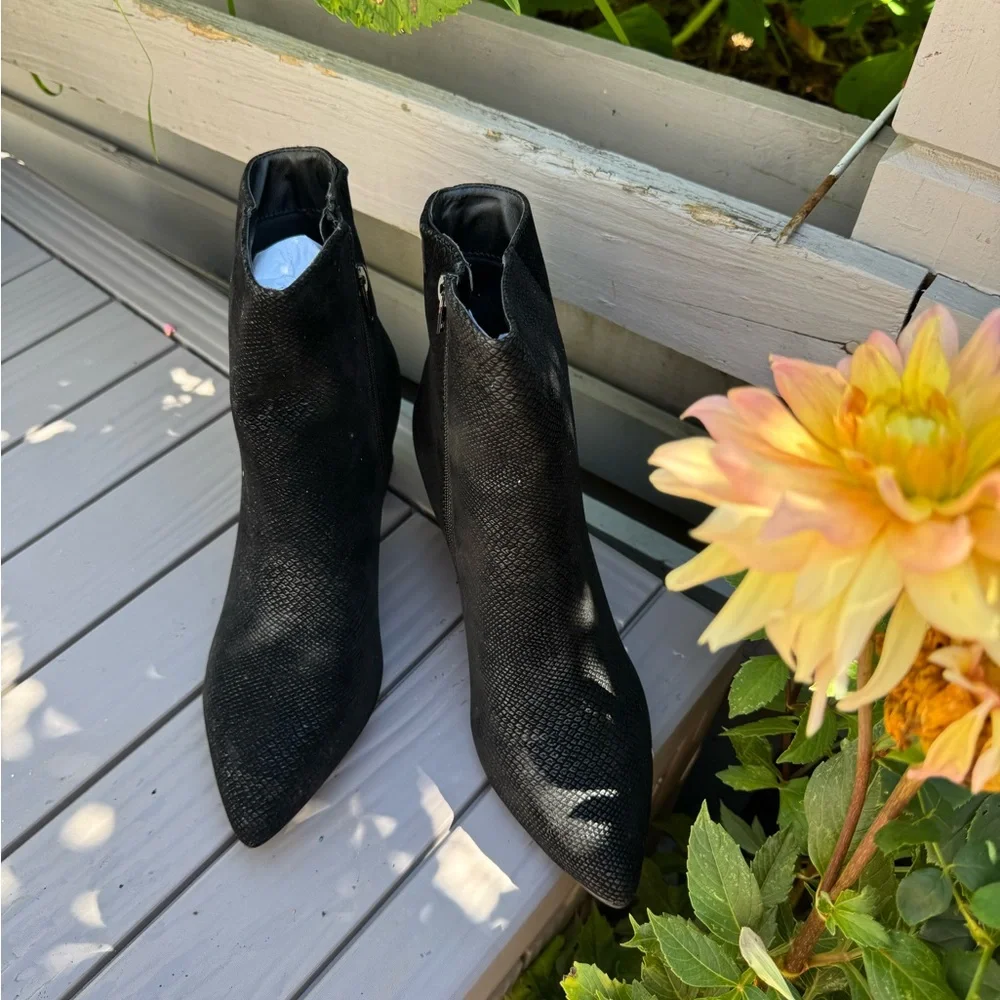 NWT Black Textured Ankle Boots Extra Wide WW Block Heel 8.5WW